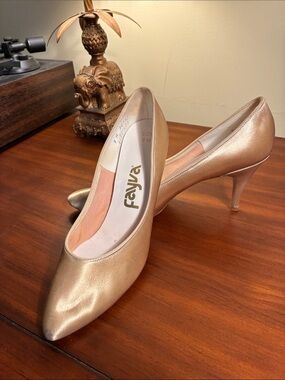 Fayva Vtg 90s Metallic Rose Gold Pointed-Toe Pump Sz 9 M